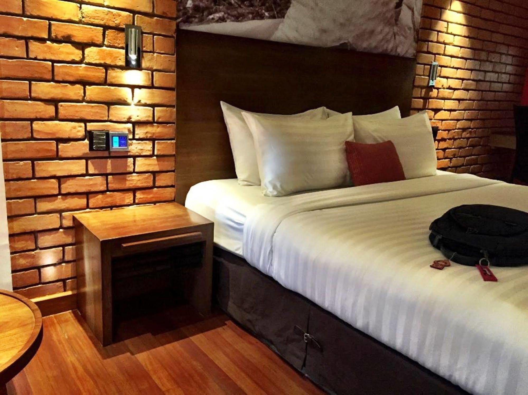 The Loft Hotel Downtown Янгон Экстерьер фото