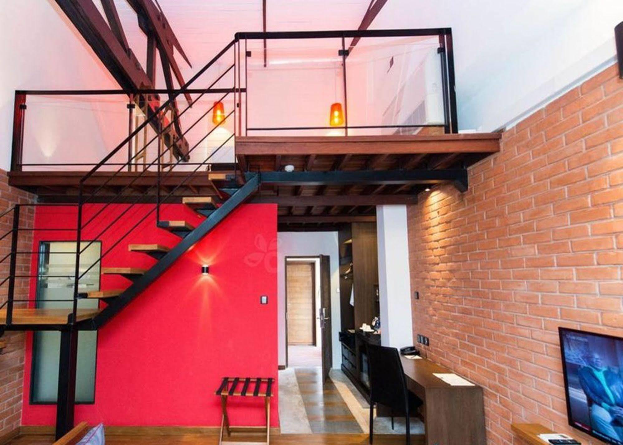 The Loft Hotel Downtown Янгон Экстерьер фото